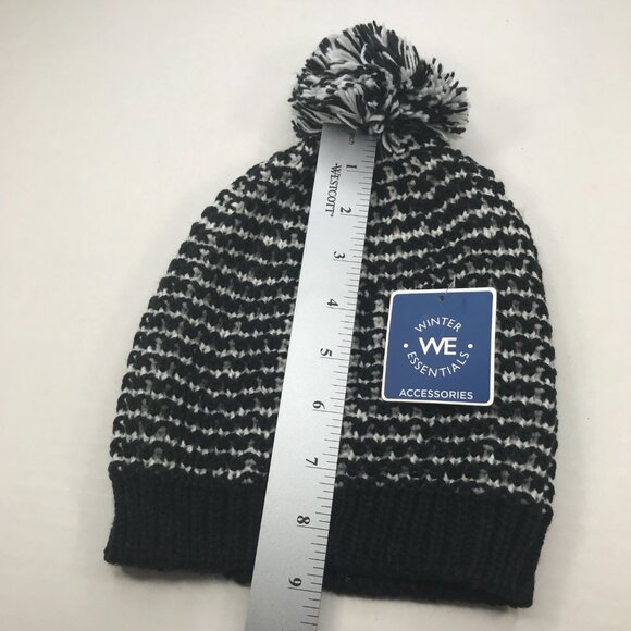 Winter Essentials Women's One Size Black/White Knit Beanie Hat With Pom New - Picture 7 of 8
